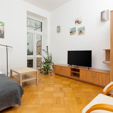 Downtown Studio Apartment By The Park By Noclegi Renters Warschau Exterior foto