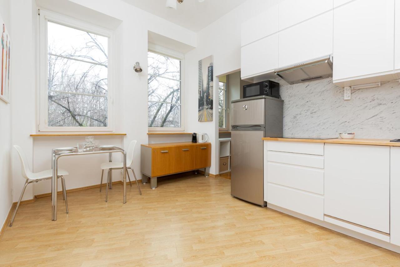 Downtown Studio Apartment By The Park By Noclegi Renters Warschau Exterior foto