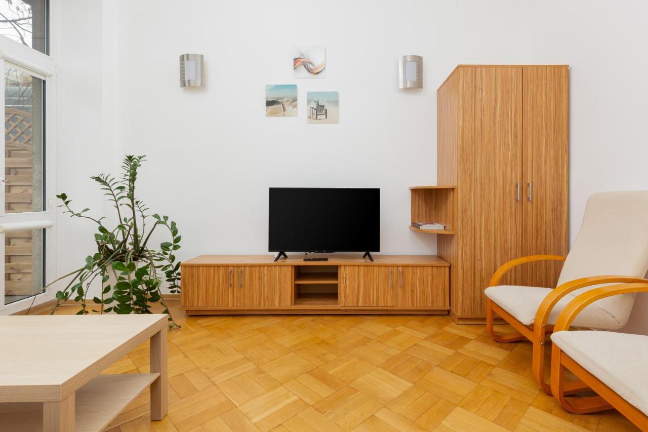 Downtown Studio Apartment By The Park By Noclegi Renters Warschau Exterior foto