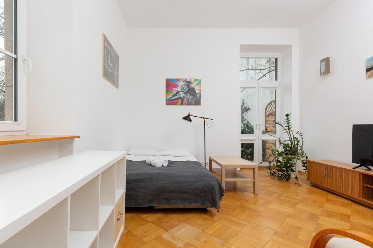 Downtown Studio Apartment By The Park By Noclegi Renters Warschau Exterior foto